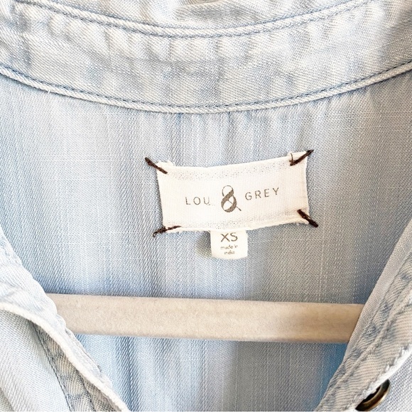Lou & Grey Chambray Light Wash Henley Button Up Popover Shirttail Hem Shirt Top - Picture 4 of 10